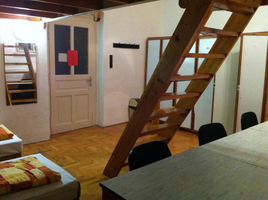 Season Hostel 2 Βουδαπέστη Δωμάτιο φωτογραφία